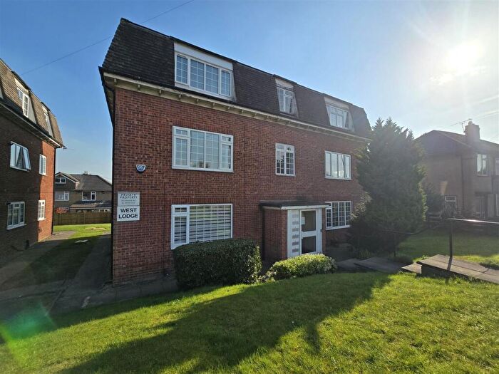 2 Bedroom Apartment To Rent In Stainbeck Lane, Chapel Allerton, Leeds, West Yorkshire, LS7