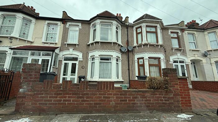 3 Bedroom Terraced House To Rent In Clandon Road, Ilford, IG3