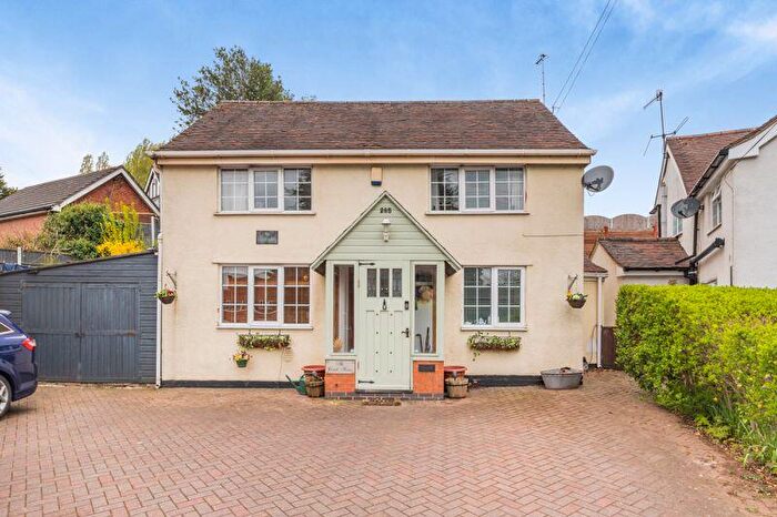 3 Bedroom Detached House For Sale In Birmingham Road, Bromsgrove, B61