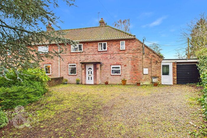 3 Bedroom Semi Detached House For Sale In Old Mill Road, Poringland, Norwich, NR14