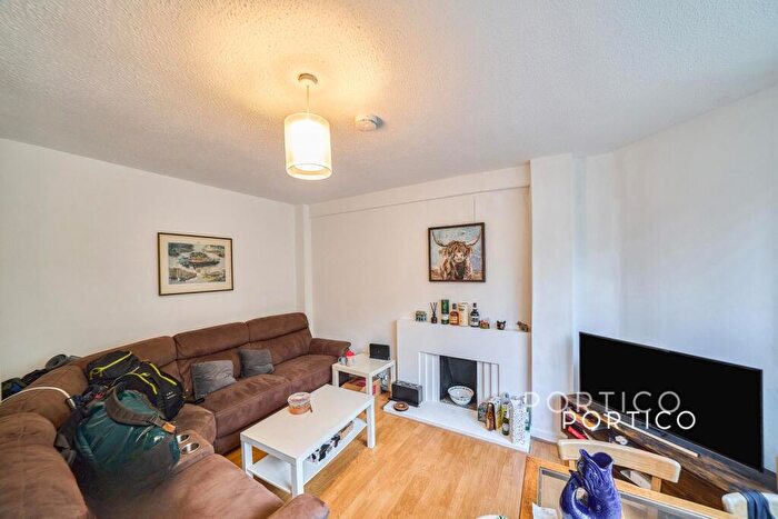 3 Bedroom Flat To Rent In Thurleigh Court, Nightingale Lane, SW12