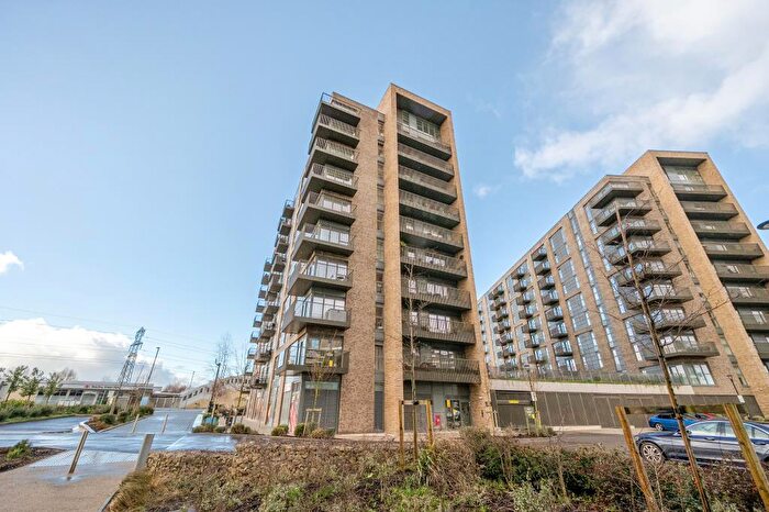 1 Bedroom Flat For Sale In Flagstaff Road, Green Park Village, Reading, RG2