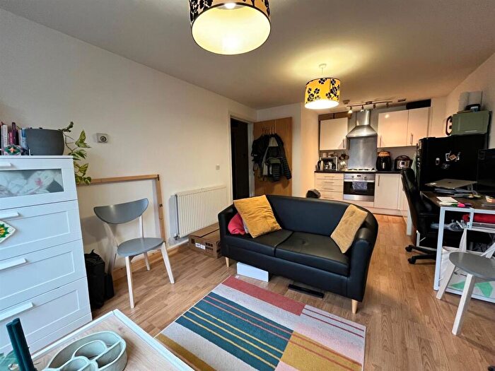 1 Bedroom Flat To Rent In Broughton Lane, New Broughton, Salford, M7