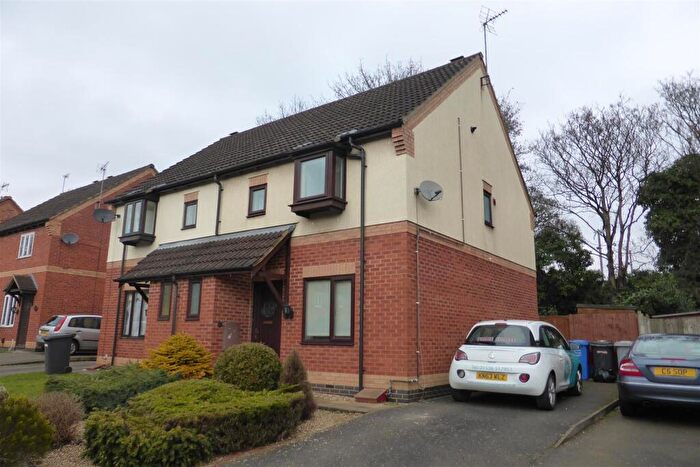 3 Bedroom Semi-Detached House To Rent In Carsington Close, Kettering, Northants, NN16