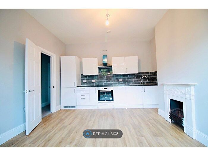 2 Bedroom Flat To Rent In Bath Hill, Keynsham, Bristol, BS31