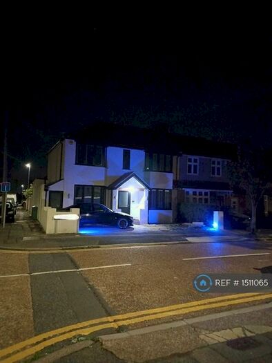 1 Bedroom Flat To Rent In Romford, London, RM6