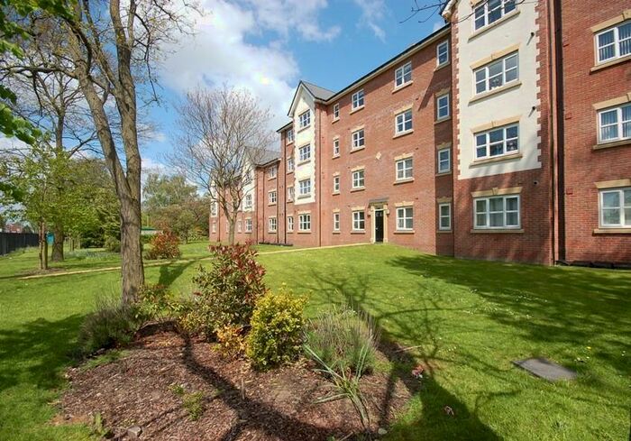 2 Bedroom Apartment To Rent In Lawnhurst Ave, Brooklands, M23
