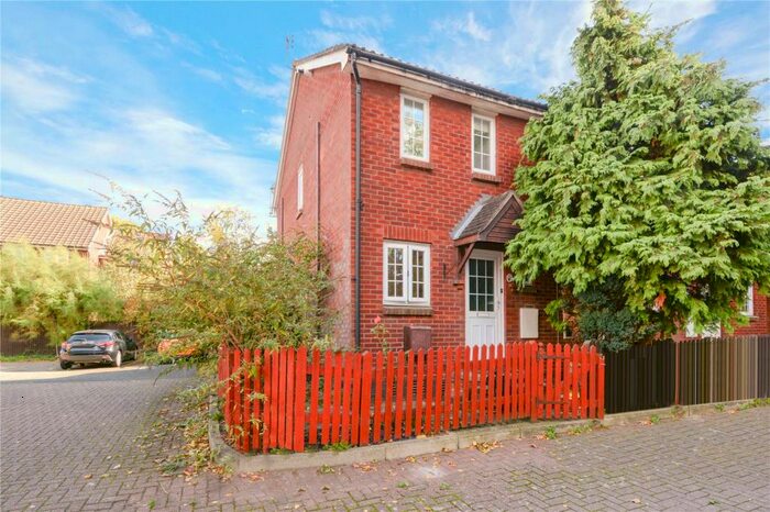 2 Bedroom House To Rent In Lavender Road, London, SE16