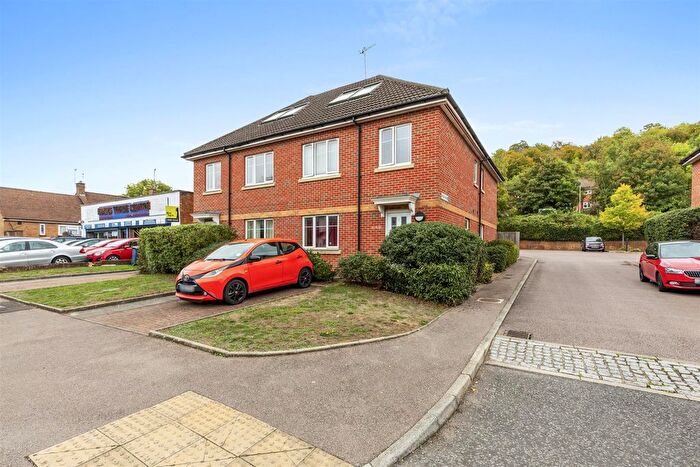 2 Bedroom Flat For Sale In Wright Place, High Wycombe, HP13