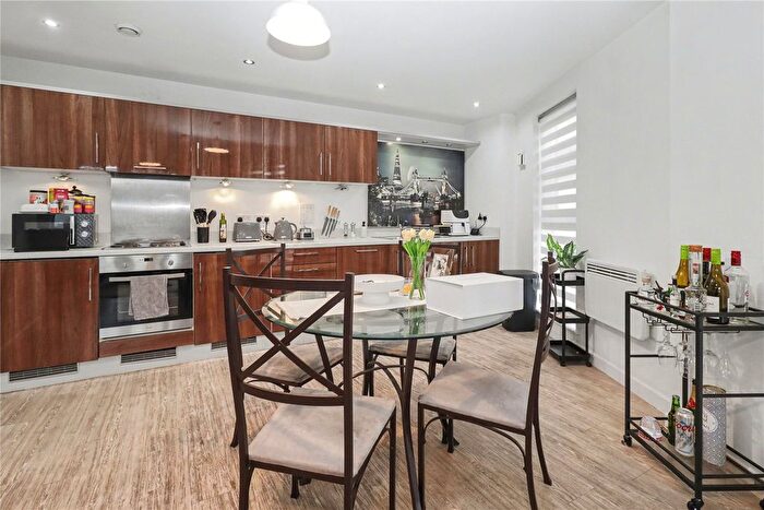 1 Bedroom Flat For Sale In Woking, Surrey, GU22