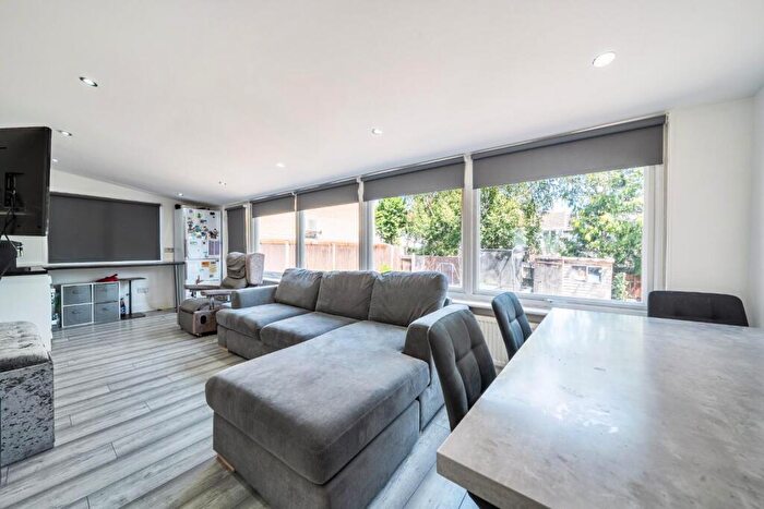 3 Bedroom Semi-Detached House For Sale In Marsham Close, Chislehurst, BR7