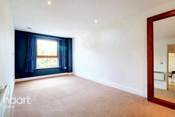 2 Bedroom Apartment For Sale In Armouries Way, Leeds, LS10