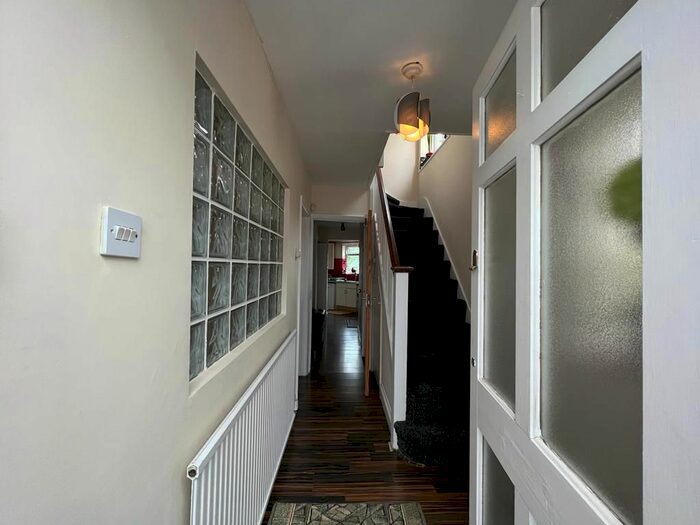 4 Bedroom Semi-Detached House To Rent In Islip Manor Road, Northolt, UB5