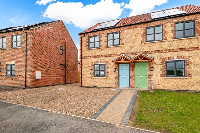 3 Bedroom Semi-Detached House For Sale In Cleveland Avenue, North Hykeham, LN6