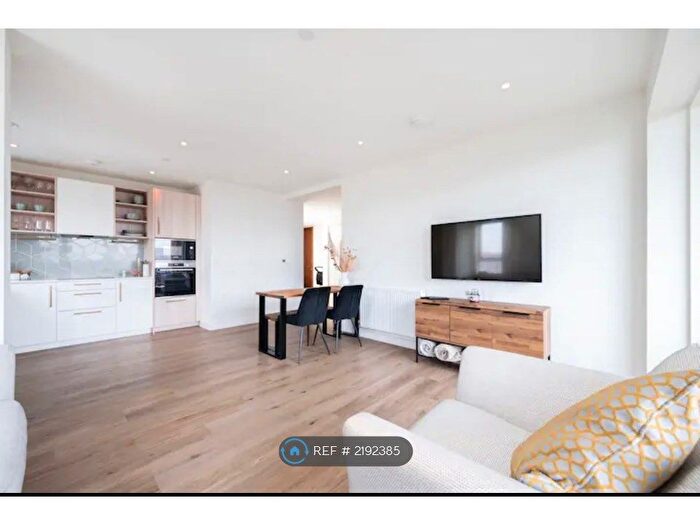 2 Bedroom Flat To Rent In Alington House, London, N8