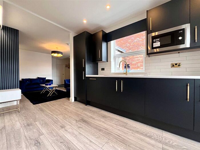 4 Bedroom Maisonette To Rent In Simonside Terrace, Newcastle Upon Tyne, NE6