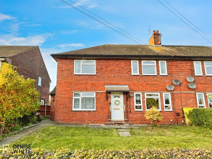2 Bedroom Flat For Sale In Bridgwood Road, Blythe Bridge, Staffordshire, ST11