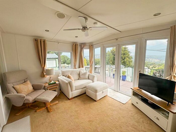 1 Bedroom Chalet For Sale In School Wood Farm, Straight Lane, Addingham, LS29
