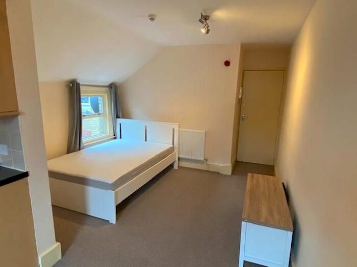 Studio To Rent In Cowley Road, Oxford, OX4