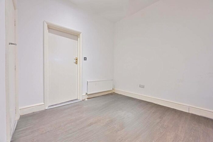 1 Bedroom Flat To Rent In Addlestone, Surrey, Addlestone, KT15