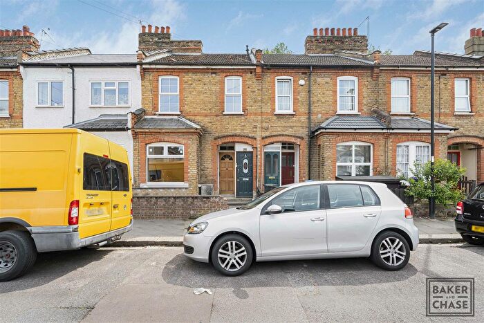 2 Bedroom Flat To Rent In Lea Road, Enfield, EN2