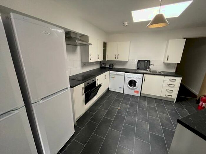 6 Bedroom Flat To Rent In Flat, Victoria Chambers, - The Parade, CV32