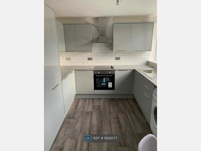 3 Bedroom Flat To Rent In George Street, Aberdeen, AB25