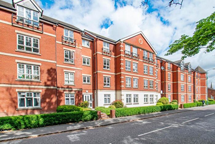 2 Bedroom Apartment To Rent In St. Peters Close, Bromsgrove, Worcestershire, B61