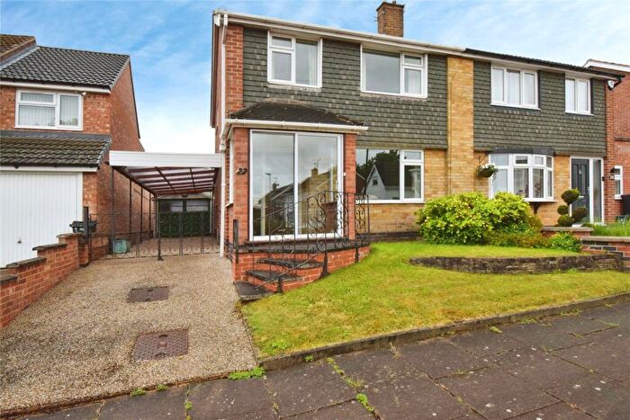 3 Bedroom Semi-Detached House For Sale In Heddington Way, Leicester, Leicestershire, LE2