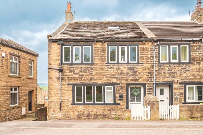 2 Bedroom Terraced House For Sale In Gillroyd Lane, Linthwaite, Huddersfield, HD7