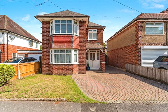 3 Bedroom Detached House For Sale In Coblands Avenue, Totton, Southampton, SO40