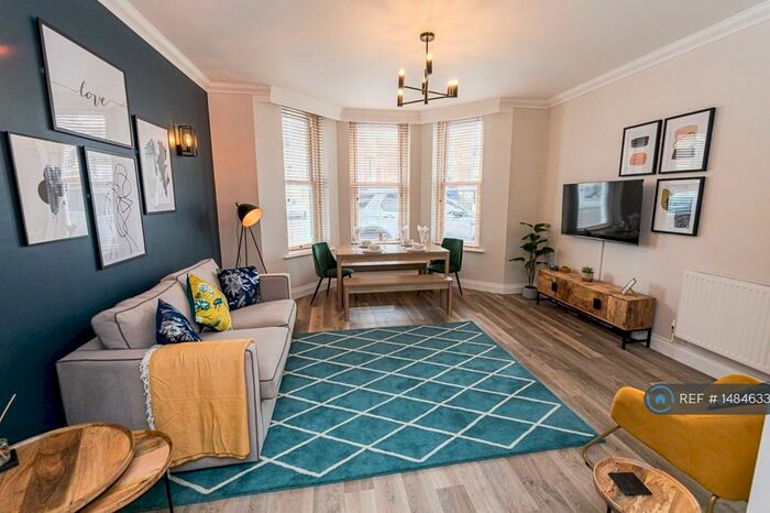 2 Bedroom Flat To Rent In St. Michaels Road, Bournemouth, BH2