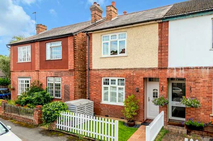 2 Bedroom Cottage To Rent In West Byfleet, KT14