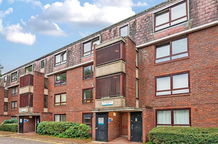 2 Bedroom Flat To Rent In Stanswood Gardens London, SE5