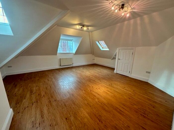 2 Bedroom Flat To Rent In The Avenue, York, North Yorkshire, YO30