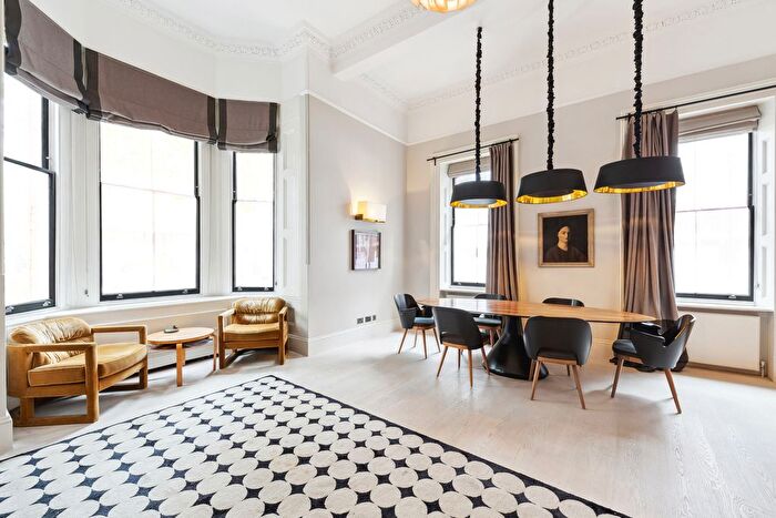 2 Bedroom Flat To Rent In Cadogan Square, London, SW1X