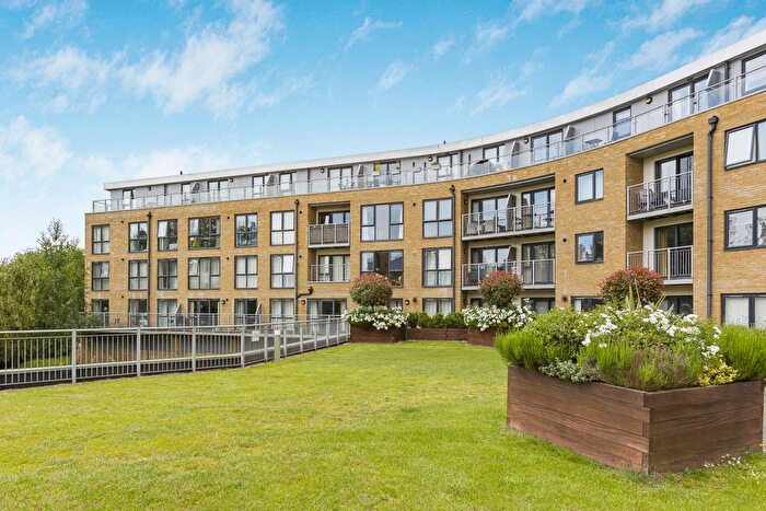 2 Bedroom Flat To Rent In Smeaton Court, Hertford, SG13