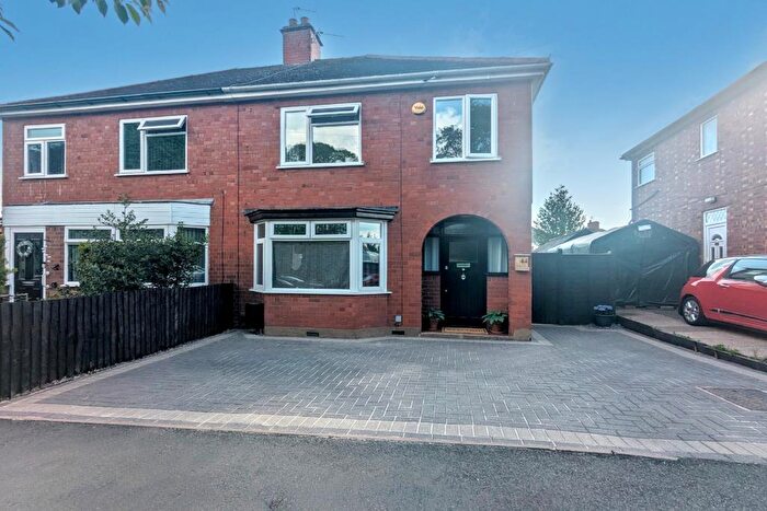 3 Bedroom Semi-Detached House For Sale In Beaumont Road, Nuneaton, CV11
