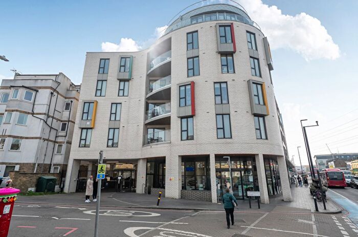 2 Bedroom Flat For Sale In Cavendish Road, London, SW19