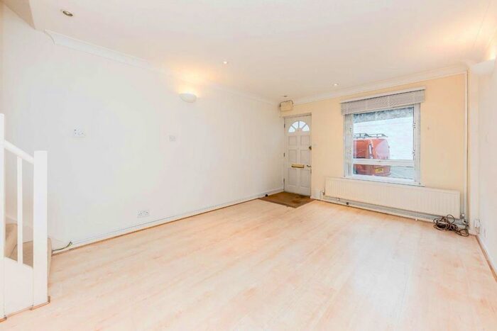 2 Bedroom Property To Rent In Burdett Mews, London, W2