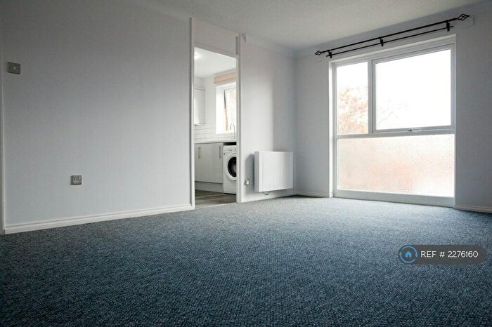 2 Bedroom Flat To Rent In Hogarth Court, Chelmsford, CM1