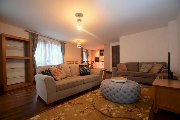 2 Bedroom Flat To Rent In Kings Mill Way, Denham, Uxbridge, UB9