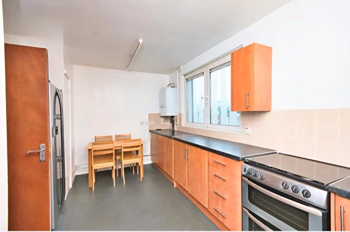 4 Bedroom Flat To Rent In Roman Road, London, E3