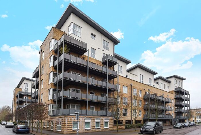 2 Bedroom Flat To Rent In Metropolitan Station Approach, Watford, WD18