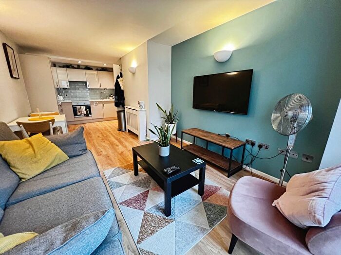 2 Bedroom Flat To Rent In Riverside Way, Leeds, West Yorkshire, LS1