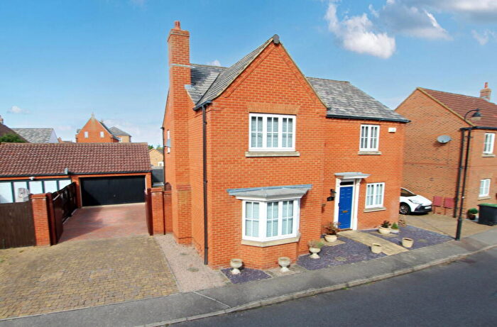 4 Bedroom Detached House For Sale In Woodpecker Way, Sandy, Bedfordshire, SG19