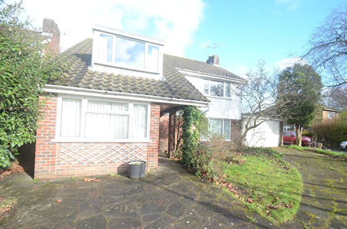 3 Bedroom Detached House For Sale In The Wicket, Addington Village, Croydon, CR0