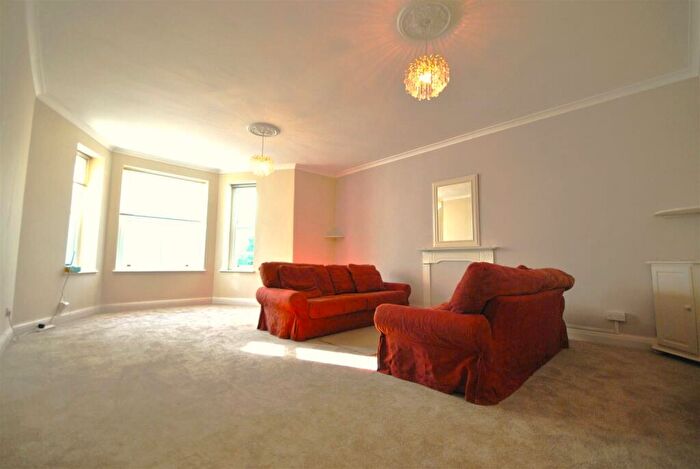 2 Bedroom Apartment To Rent In The Esplanade, Tenby, SA70