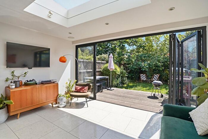 2 Bedroom Flat For Sale In Friern Road, East Dulwich, London, SE22
