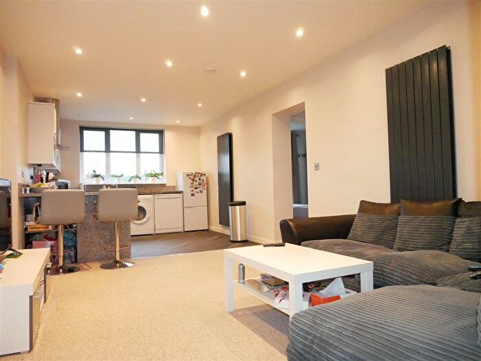 2 Bedroom Flat To Rent In High Road, South Woodford, IG8
